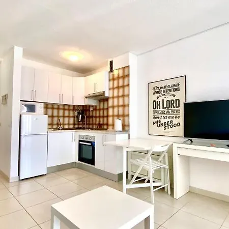 Apartment Lovely Cristianos Wifi, Cable Tv, Pool Arona (Tenerife)